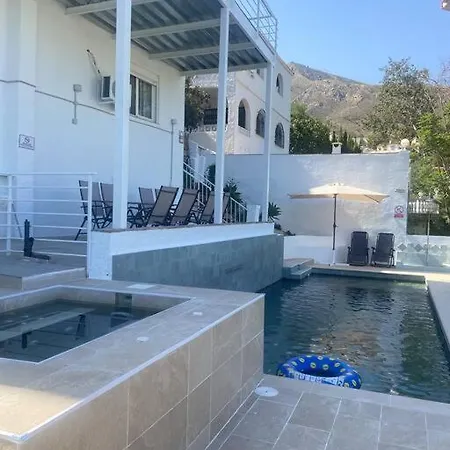 Magnifique A Avec Vue Sur Et Piscine, Jacuzzi, Chauffes, Chauffe Payant Benalmádena