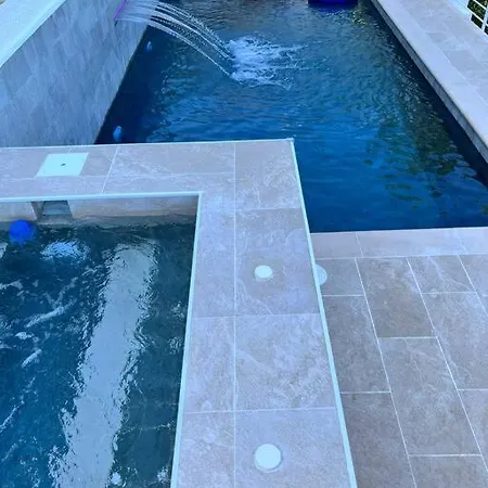 Magnifique A Avec Vue Sur Et Piscine, Jacuzzi, Chauffes, Chauffe Payant Διαμέρισμα *