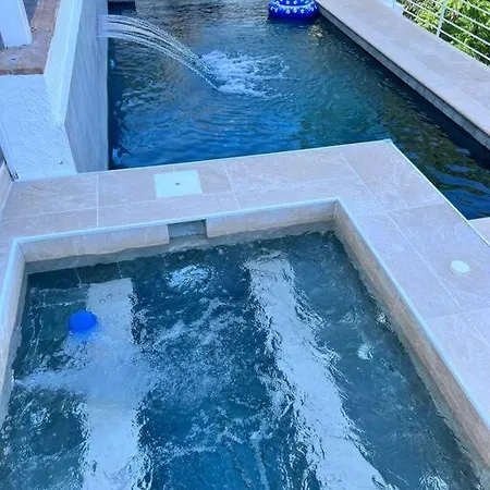 Διαμέρισμα Magnifique A Avec Vue Sur Et Piscine, Jacuzzi, Chauffes, Chauffe Payant